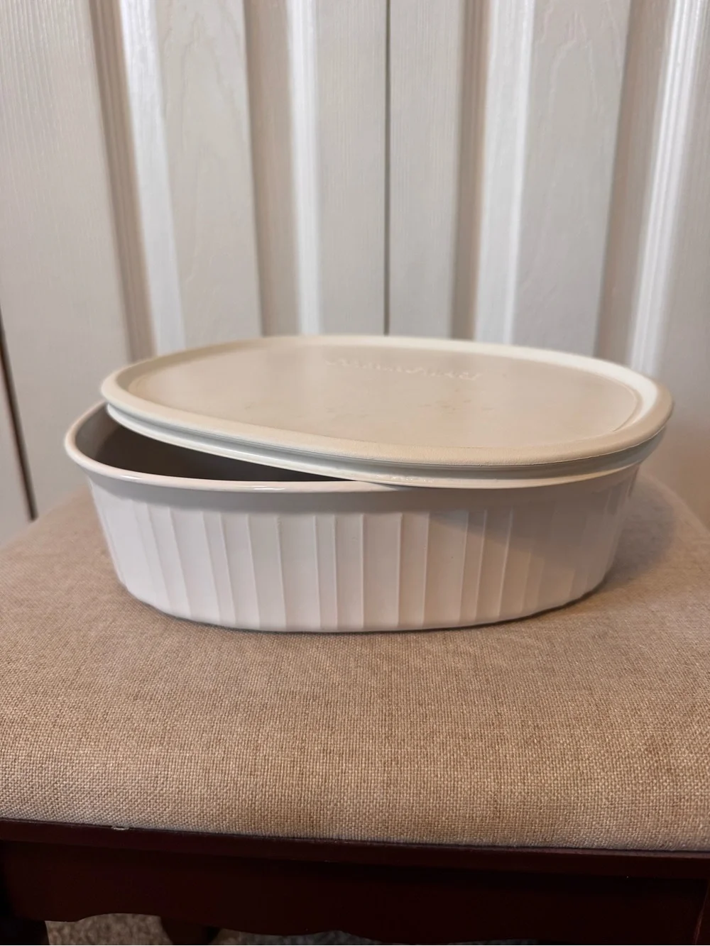 Corning Ware 1.8 liter Oval Covered Casserole Dish White With Storage Lid